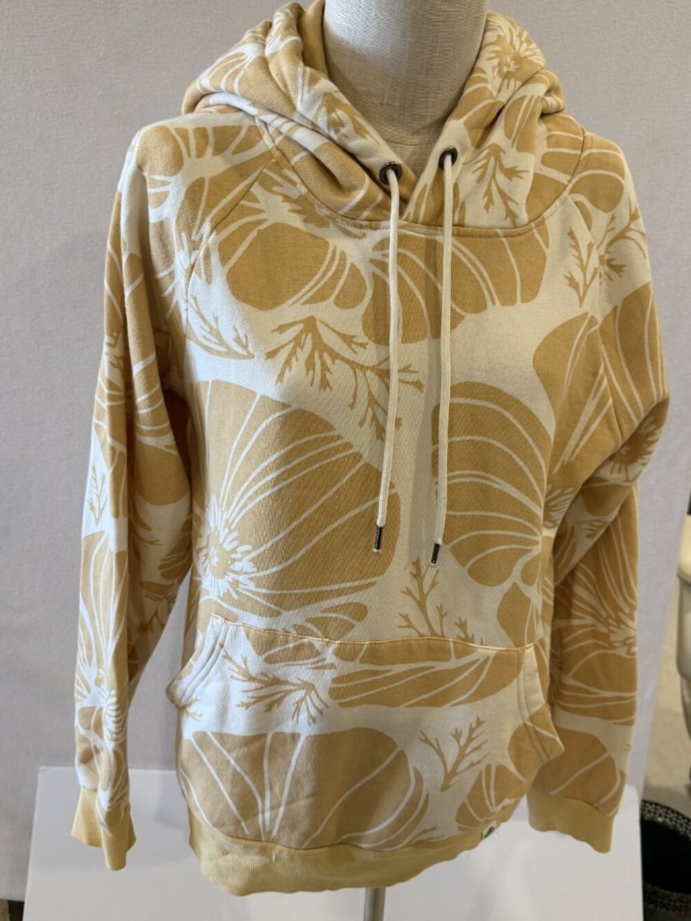 HAPPY EARTH BUTTERCREAM AND GOLD HOODIE SZ M RELAXED HOODIE CALIFORNIA POPPIES